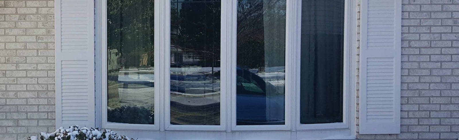 Bow window replacement in Milwaukee, WI home by Empire Home Remodeling, enhancing space and curb appeal
